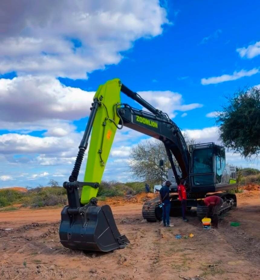 Dahabo Global Logistics excavator on site