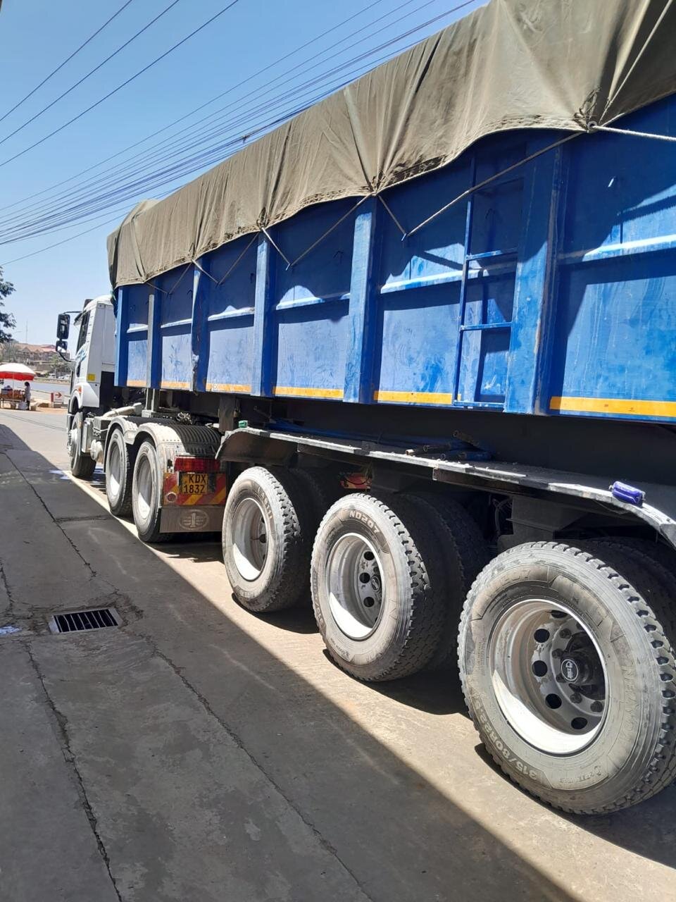 Dahabo prime mover and tautliner trailer, roadside